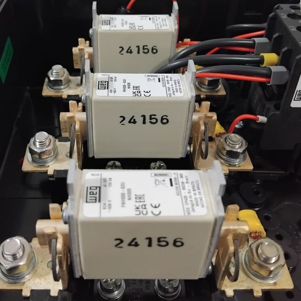 Chave de Partida Direta PDWF10 Trifásico 20CV 22-32A IP52 com Relé Falta de Fase Weg