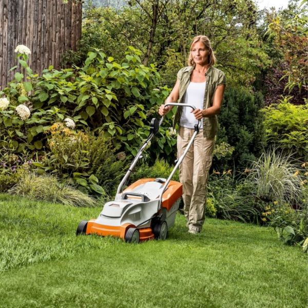 Cortador de Grama RMA 235 sem Bateria 220V Stihl