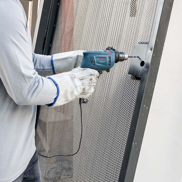 Furadeira de Impacto Bosch GSB 550 550W 220V 14 Acessórios