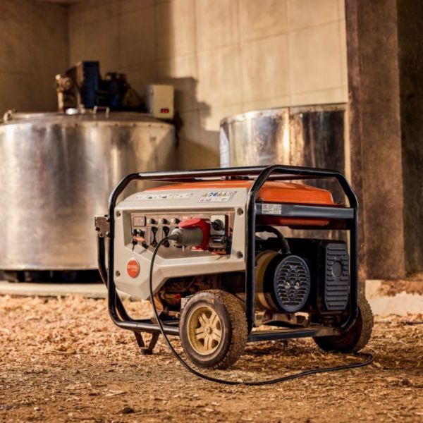 Gerador GR80 a Gasolina Bivolt 220/380V Stihl