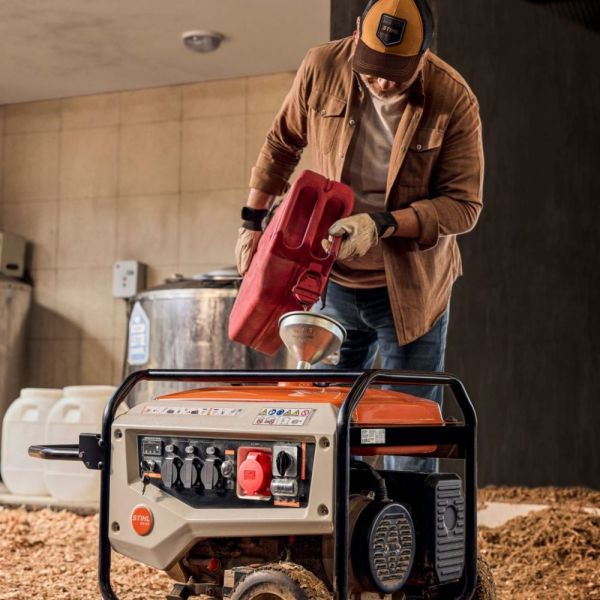 Gerador GR80 a Gasolina Bivolt 220/380V Stihl