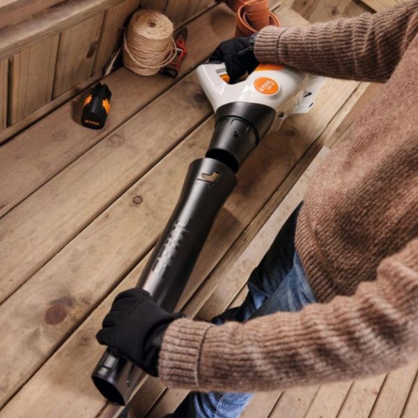Kit Soprador BGA 30 com Bateria + Carregador 220V Stihl